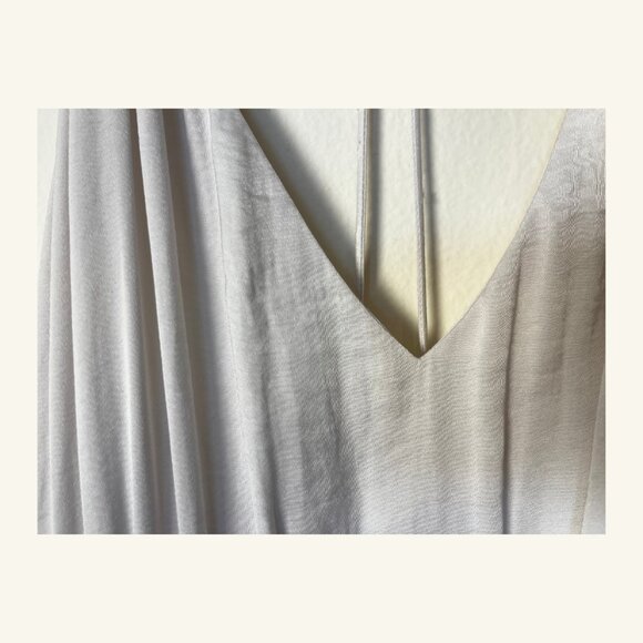 β¨ Urban Outfitters x Kimchi Blue Flowy Silvery-White Satin Midi Dress β Size 4 - Picture 8 of 12